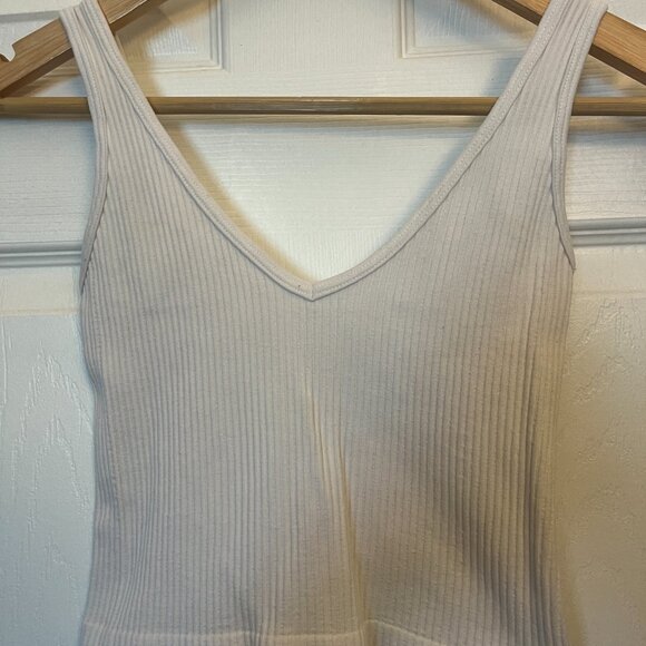 Cropped tanks (2) - Picture 5 of 7